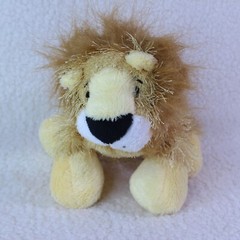 LION HM006 Plush 9″ Stuffed Animal Toy Machine Washable Ages 3+ years GANZ