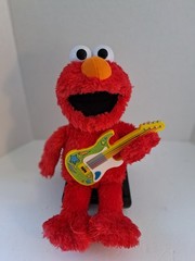 Elmo ROCK ‘N RHYME 16″ Plush; Elmo Sings & Talks, & YOU STRUM! 🎸 Hasbo Co. 2020
