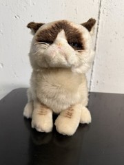 Gund Grumpy Cat 4040133 Stuffed Animal Plushy 9 Inch Height