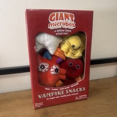 GIANT MICROBES-VAMPIRE SNACKS THEME GIFT BOX-Heart Plasma Red & White Blood Cell