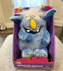 Gemmy Monster Maniac Talking Battery-Operated Plush Monster Blue MPN 32094