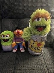 Sesame Street Oscar the Grouch I Love Trash Plush with mini Elmo and Oscar
