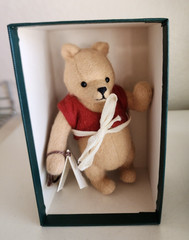 R John Wright Pocket Pooh 1993 Limited Edition 5.5″ Disney Winnie the Pooh Bear
