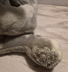 HUGIMALS Sam the Sloth Weighted 4.5lb Calming Plush Grey 11″/21″x8″x6″ Used