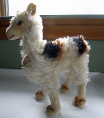 VINTAGE 1957-1958 STEIFF STANDING LLAMA 28 cm MOHAIR EAN 1328.0 MADE IN GERMANY