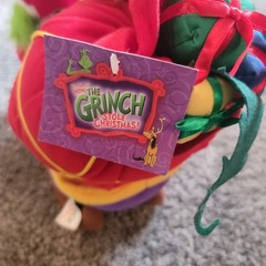 Beverly Hills Gift Company Grinch on Sleigh Musical Plush Toy Max Presents Read