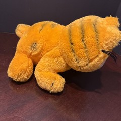 0676 Vintage 1978 Garfield 9” Sitting Plush By Fine Toy