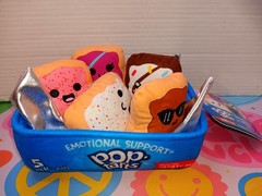 Pop-Tarts x Emotional Support Pals – 5 Pack Snuggly Plush Pop-Tarts NEW WITH TAG