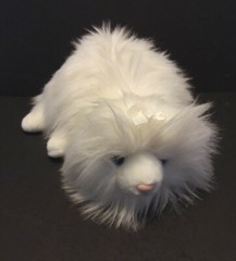 VTG Prestige White Persian Cat Realistic 1989 Stuffed Animal Blue Eyes 18″
