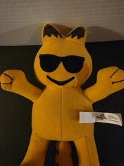 GARFIELD Toy Factory 2017 Garfield w/ Sunglasses 12” Plush Collectable