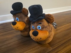 Five Nights At Freddy’s Pair Plush Slippers BIOWORLD HOT TOPIC SIZE L ADULT RARE