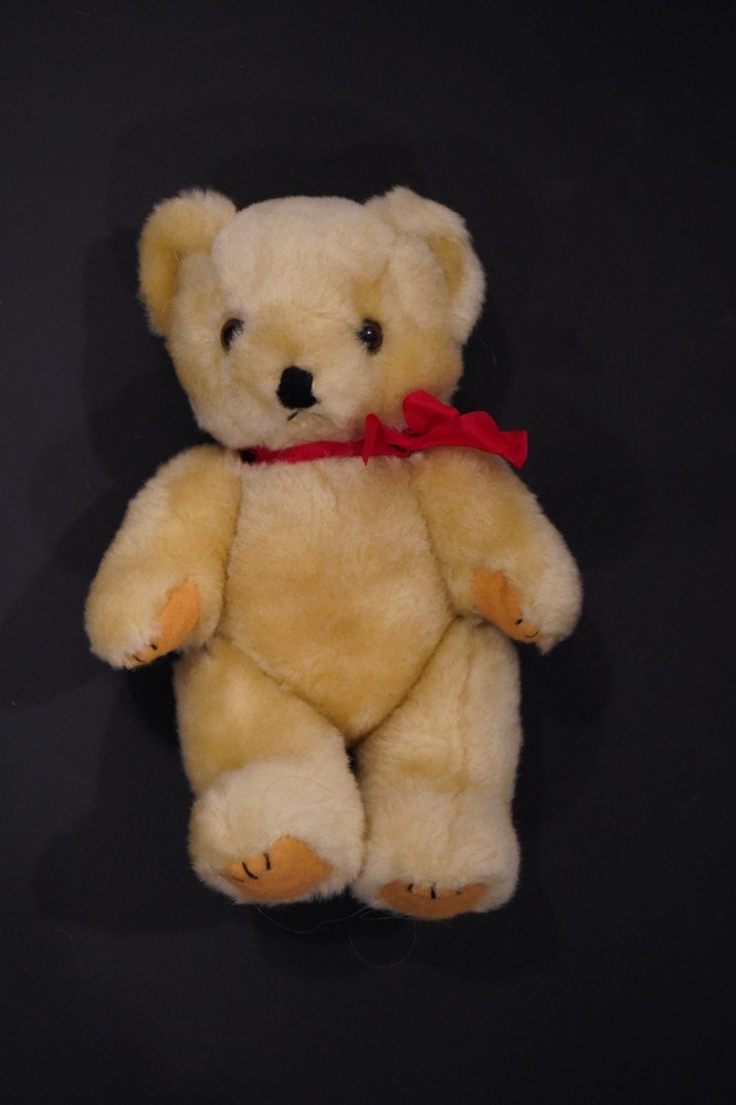 VTG BEIGE POSEABLE TEDDY BEAR WITH RED BOW 7″ PLUSH