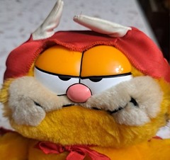 Vtg 80s Garfield Devil Plush Toy Dakin 8″ Tall Red Cape Horns Pitchfork Tags