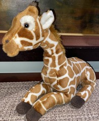 FAO SCHWARZ Giraffe Plush Stuffed Animal Sitting 11”X13” Realistic looking NWOT