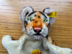 Steiff – RARE Vintage Mohair Tiger Hand Puppet – 6880/17 (17cm)