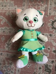 Fred Rogers Katerina Kitty 13″ Singing Plush Cat Toy Daniel Tigers Neighborhood