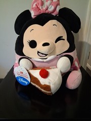 Snackles Disney 14-inch Plush (Minnie Mouse) by ZURU, Plush with Snack Accessory
