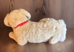Toys R Us FAO Schwarz Golden Retriever Stuffed Plush 18” 2012 Laying Down