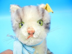 Vintage German STEIFF *Susi* Mohair Striped Tabby Sitting Cat 5″ Button 2780/14