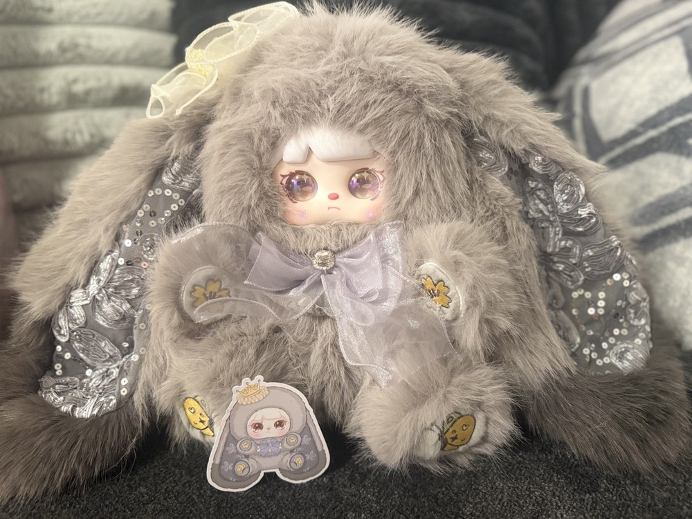 Mocici 800% Enchanted Encounter Among Flowers – Gray w/ Laser Eyes
