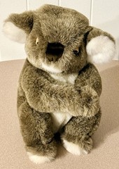 Vintage Dakin Koala Bear Plush Hugging Hands Stuffed Animal Toy (1989) Clean