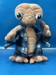 E.T. THE EXTRA-TERRESTRIAL WEARING BATHROBE w/ HangTags UNIVERSAL STUDIOS 10in