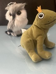 IKEA Plush Green Frog Finger Puppet w/ Crown & A Gray and White Owl ornament 3”