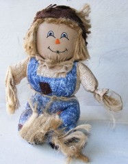 RUSS BERRIE & Co. Item 3814 9″ SCARECROW stuffed sitting Fall Autumn decorative