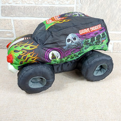 Monster Jam Grave Digger 12″ Plush Monster Truck Pillow Souvenir Feld 2015