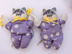 LOT Vintage Kitty SLEEP N SURPRISE Hasbro 1992 It’s a Boy Pretzel Girl Pacifier