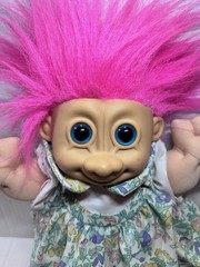 Vintage Russ Troll Kidz 2318 Pink Hair Green Floral Dress 12″ Plush Blue Eyes