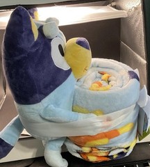 BLUEY HUGGER SET BLANKET (48”x 58”) AND PLUSH STUFF ANIMAL NEW