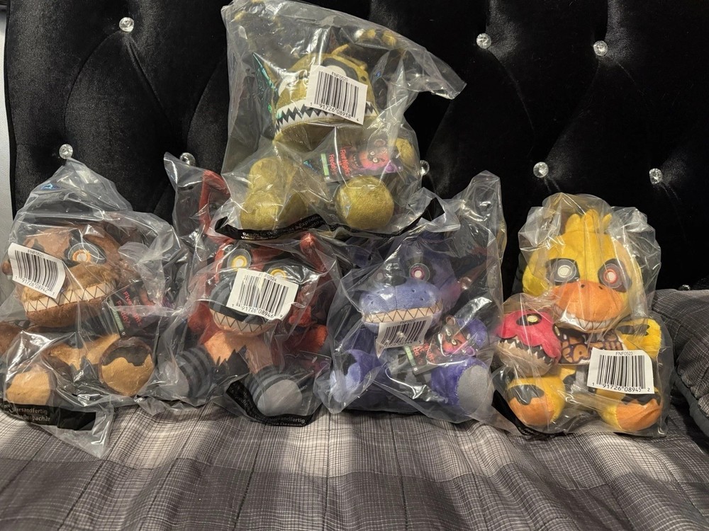 Complete Set Five Nights at Freddy’s 4 Jazwares Nightmare Plush Glow Eyes FNaF