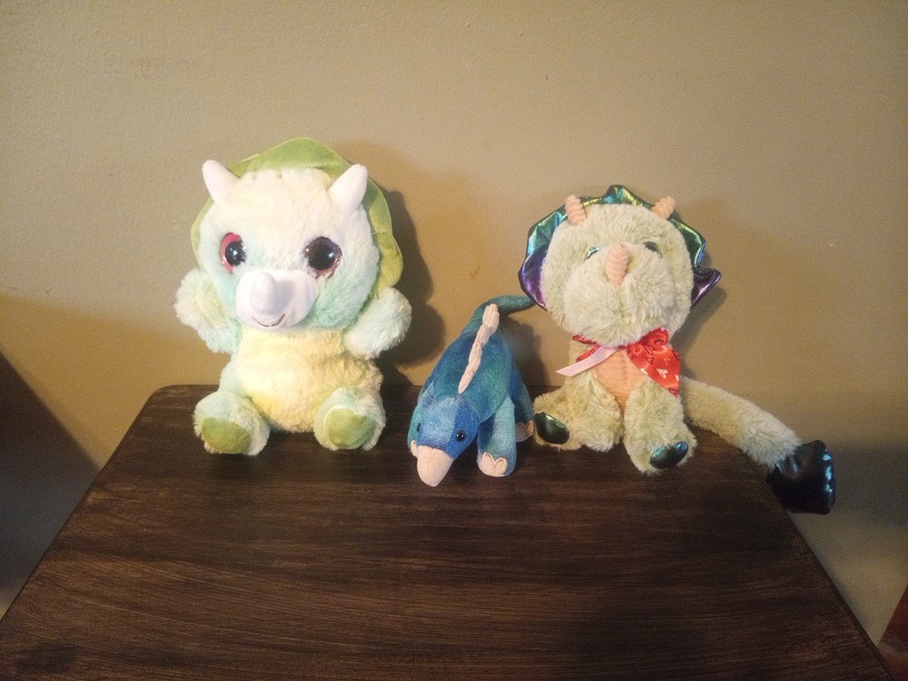 Lot Of 3 Dinosaur Plush Stuffed Animal Triceratops And Brontosaurus