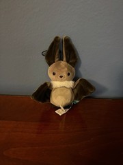 NWT 4” Bellzi Batti The Bat Plush Keychain Round1
