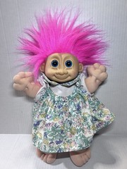 Vintage Russ Troll Kidz 2318 Pink Hair Green Floral Dress 12″ Plush Blue Eyes