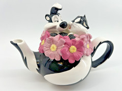 WARNER BROS PEPE LE PEW & PENELOPE TEAPOT 2001 Flower Bed- Looney Tunes No Box