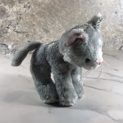 MARY MEYER GRAY WHITE KITTEN PLUSH ANIMAL BLUE EYES PINK NOSE & EARS