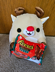 Snackles Reindeer Plush 14in Reese’s Peanut Butter Trees Christmas 2024