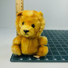 Vintage R Dakin Lion 5 Inch Plush Sitting Stuffed Animal Toy 1981