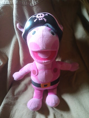 Fisher Price The Backyardigans Sing & Explore CAPTAIN PRIATE UNIQUA – Retired