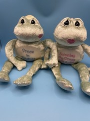 Precious Moments/Enesco 2002 Plush Magnetic 12” Kissing Frogs Bean Bottoms