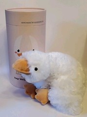 Hugz Official Weighted Stuffed Animal 3.8 lb – Quackers The Duck NEW