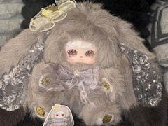 Mocici 800% Enchanted Encounter Among Flowers – Gray w/ Laser Eyes