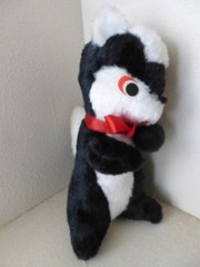 Vtg Superior Toy Novelty Skunk Plush Carnival Stuffed Animal Red Bow Korea 13″