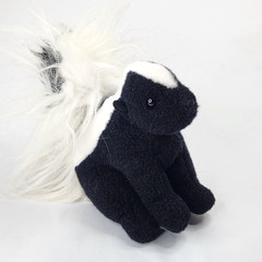 Douglas Plush Stinky Skunk 6″ Sitting Stuffed Animal Very Bushy Tail