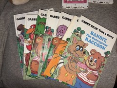 1985 Gabby The Talking Bear 20″ Cassette Player Plush Toy w/ Tapes & Books READ