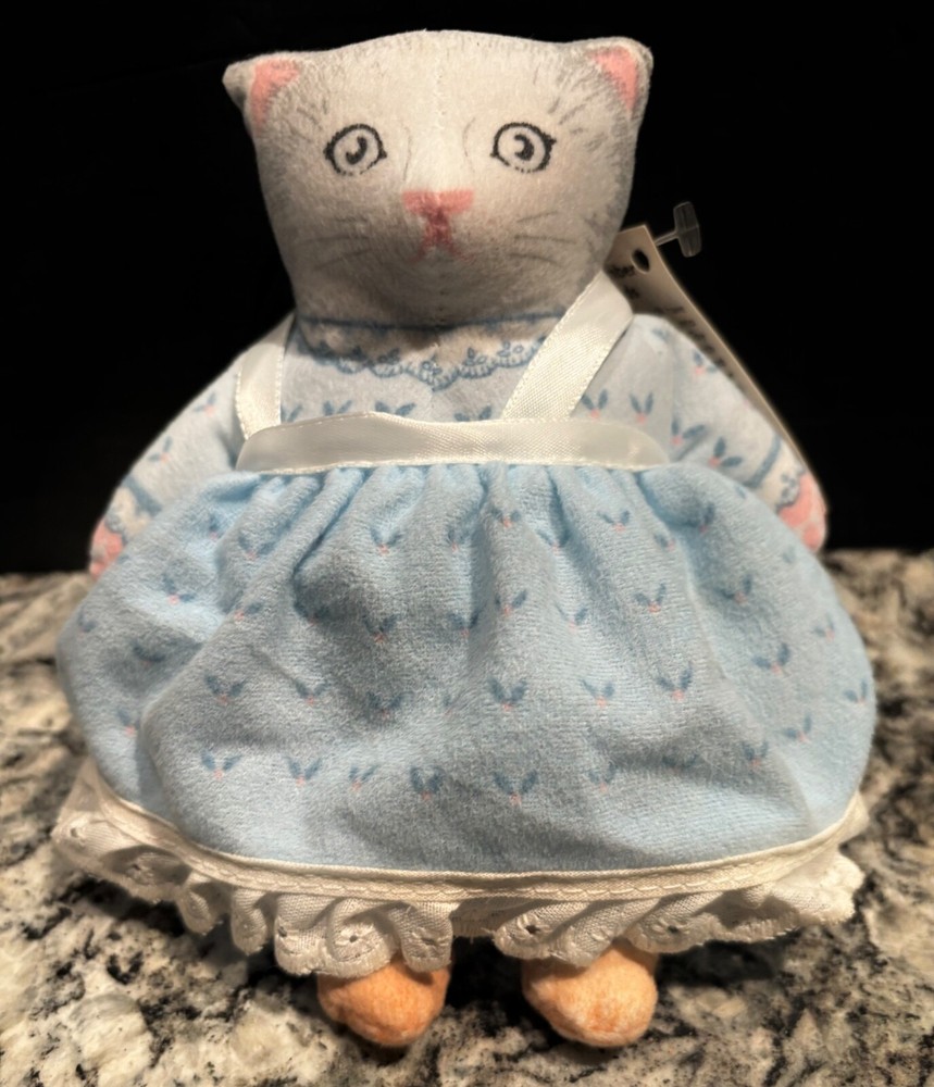 VINTAGE~TOY WORKS~”KITTY CUCUMBER AND FRIENDS”~WEARING BLUE APRON~TAGS~ORIG~RARE
