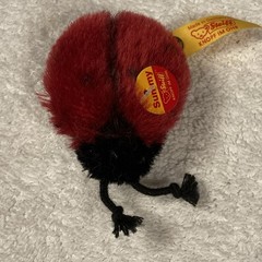 Steiff Germany Red & black Mohair SUMMY red ladybug #032851 Button & Tag