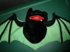 Vintage 1995 Dakin Large Wings Green Black Bat Plush Hand Puppet (T89)